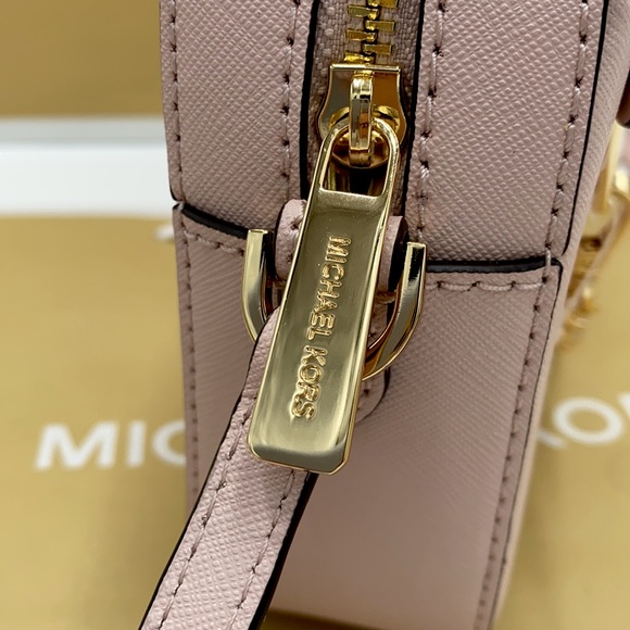 MICHAEL KORS LARGE EW ZP CHAIN XBODY POWDER BLUSH - Picture 15 of 16